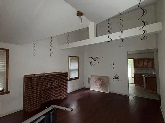 3rd image of 39 Pineway Ave