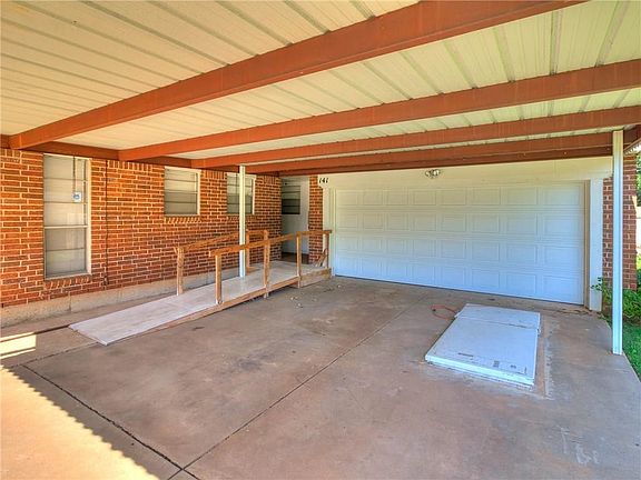 3rd image of 141 Philbrooke Dr