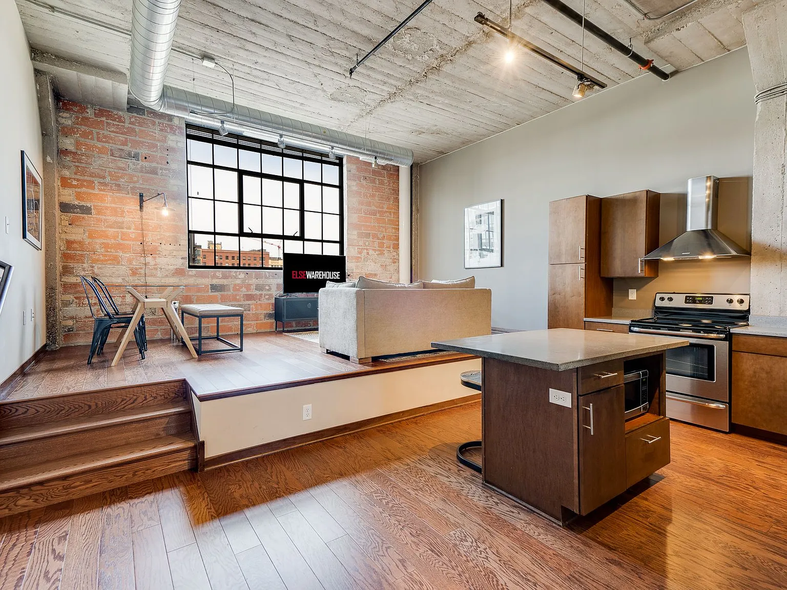 ElseWarehouse in the North Loop — Photo 2