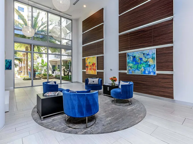 Soak up the sunlight and vibrant energy in a lounge made for relaxing, connecting, and just being you.