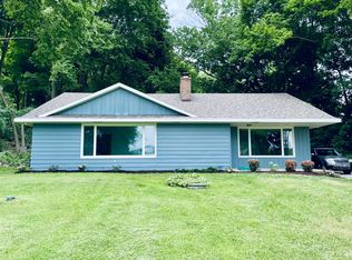 4621 W Beach Rd, Oconomowoc, WI 53066