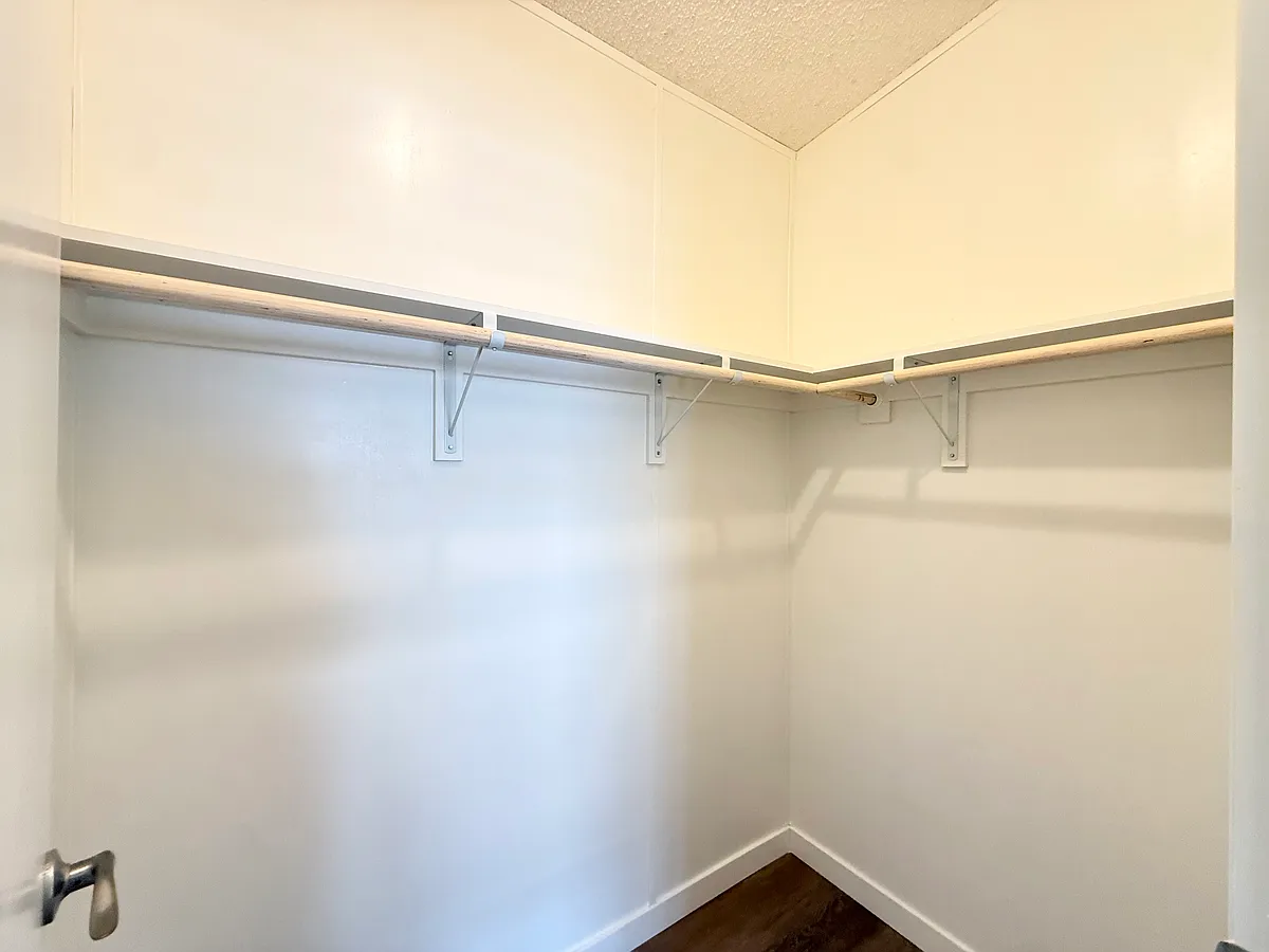 Building Photo - 35 Walnut Via