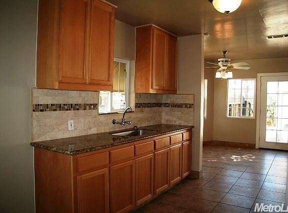 5th image of 105 E Sonoma Ave