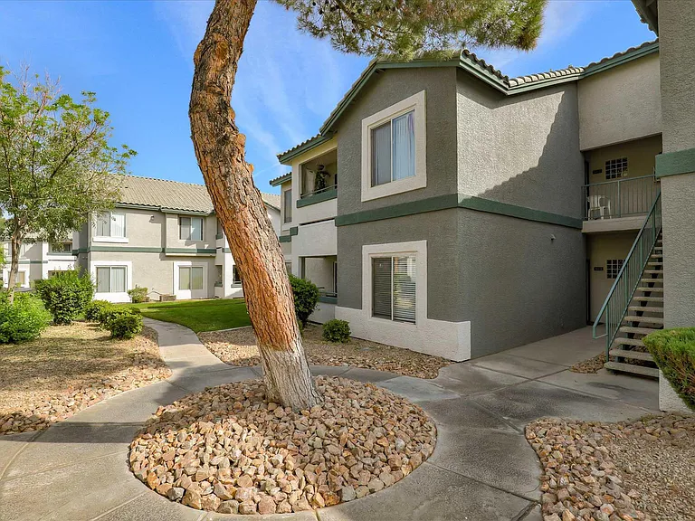 South Valley Ranch — Photo 44
