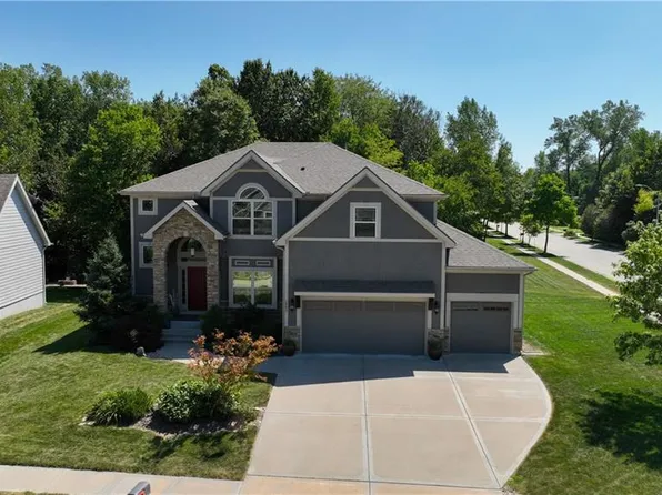 1843 Surrey St, Liberty, MO 64068
