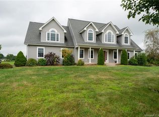 44 Farmstead Ln, Suffield, CT 06078