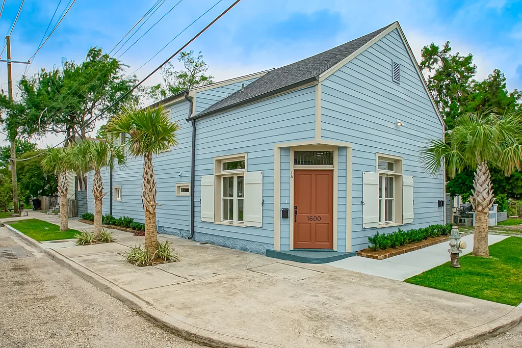 Photo 1 of 14 - 1600 Monroe St #2A - New Orleans, LA Former historic Corner Grocery converted into apartments - 1600 Monroe St #2A