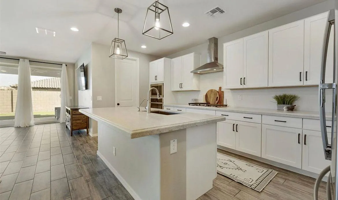 2824 W Rainbow Dr — Photo 3
