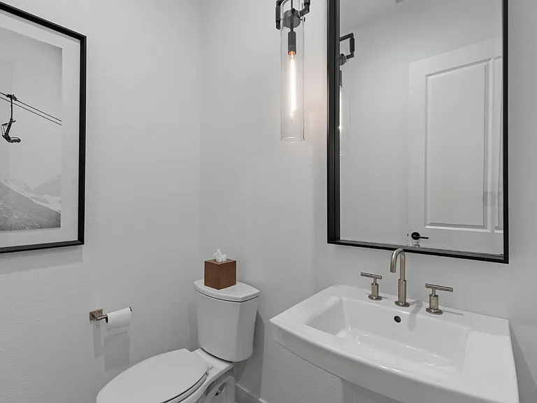 9676 Elizabeth St — Photo 35