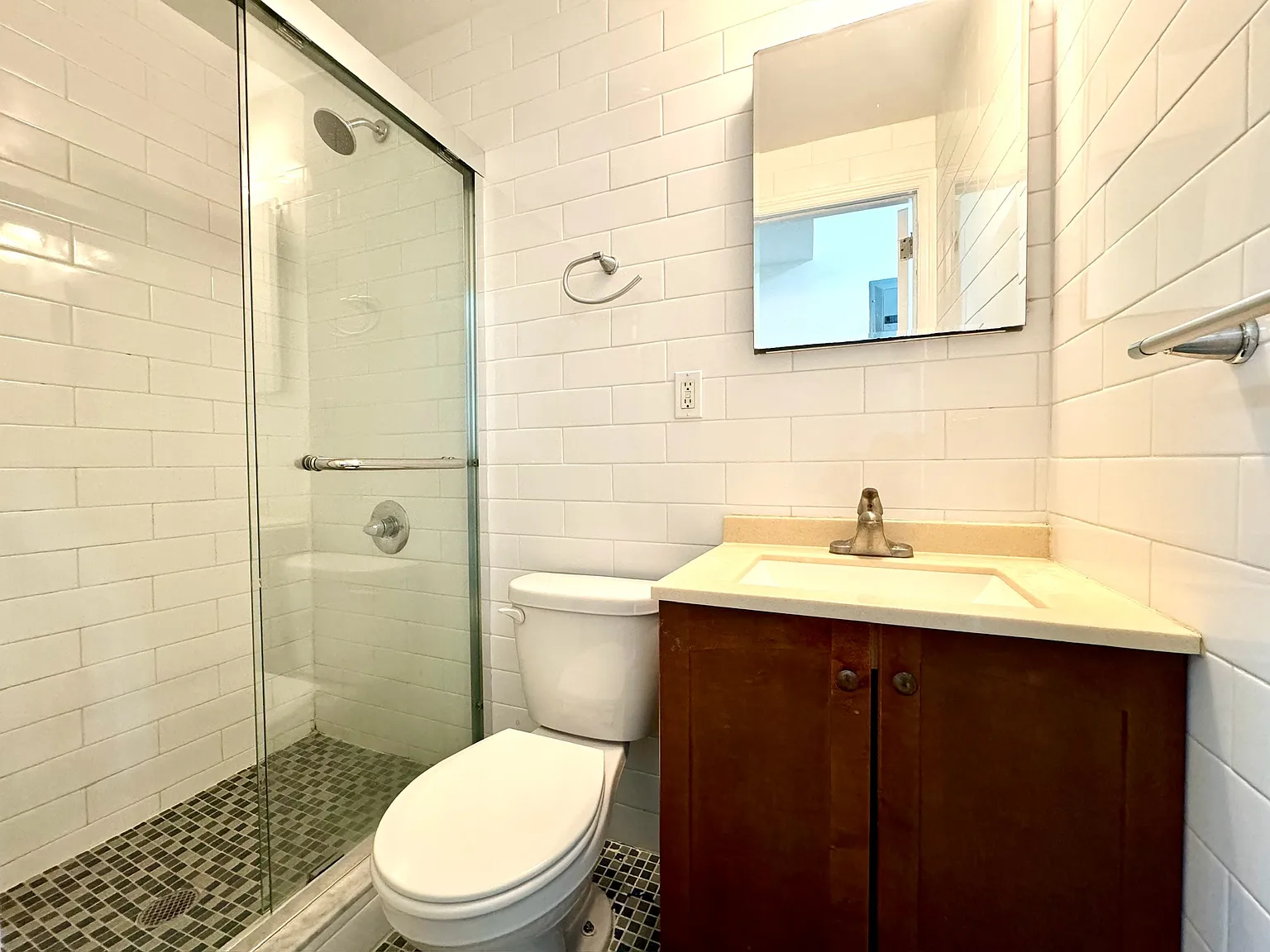 225 East 10th Street — Photo 4