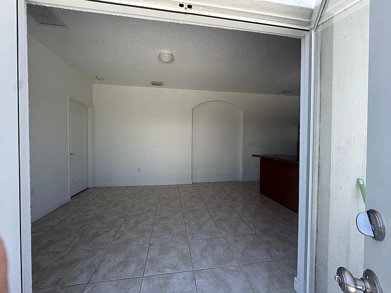 184 Eureka Dr — Photo 20