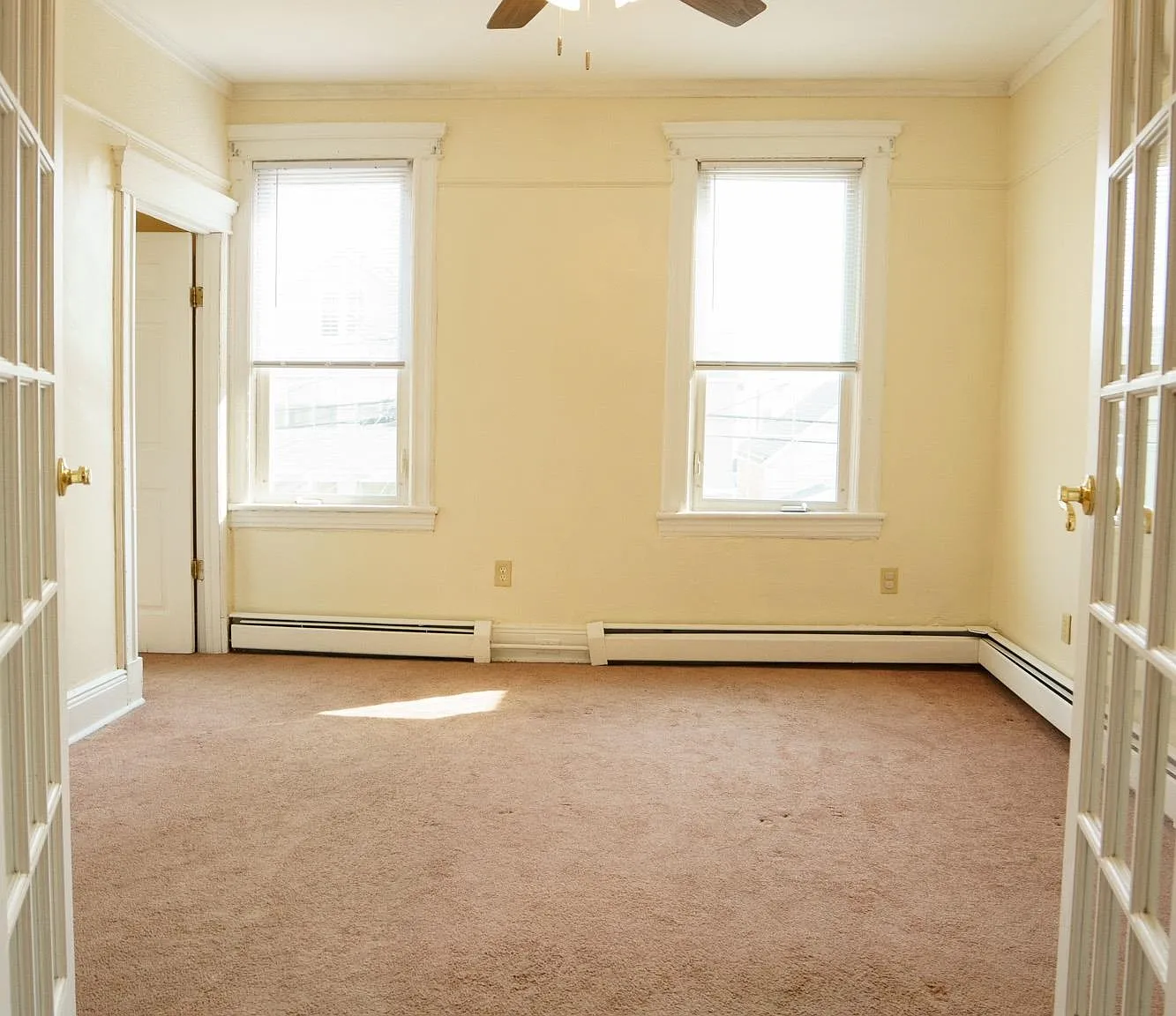 3 bed, 1.0 bath, $1,900 — Photo 1