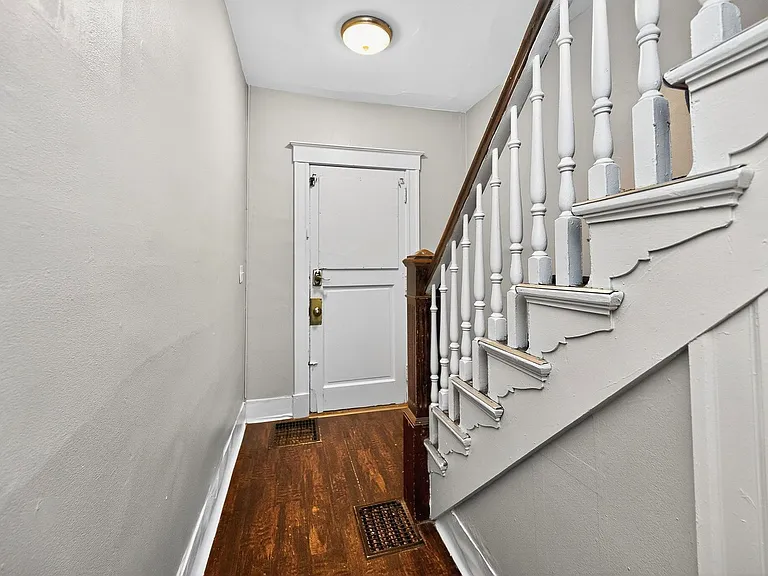 2359 Stratford Ave — Photo 18