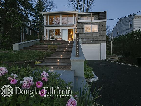 3rd image of 430 Bay Ave