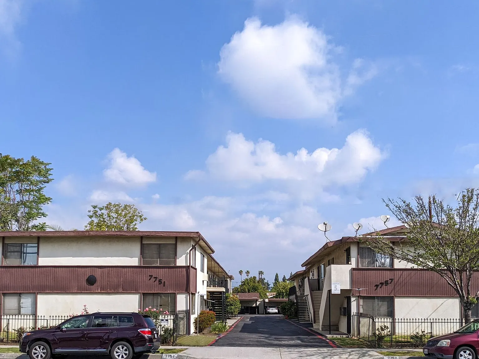 Hellman Apartments — Photo 2