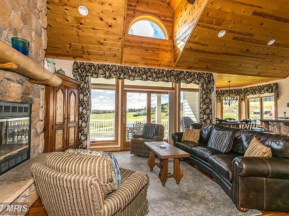 5th image of 64 Pond Ct