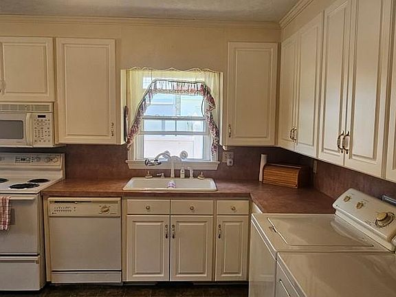 4th image of 1019 Wilson St