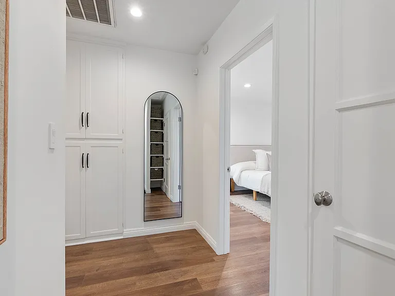 17453 Burbank Blvd — Photo 33