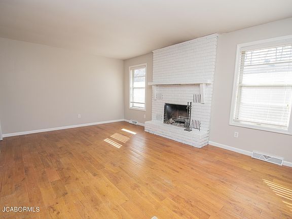 2nd image of 2402 Willow Dr
