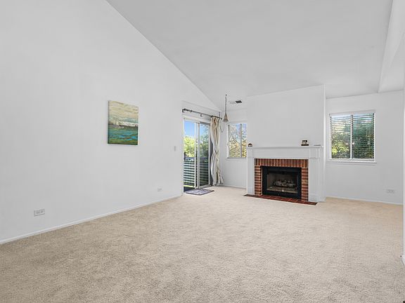 4th image of 607 Eastview Ct Unit Z2