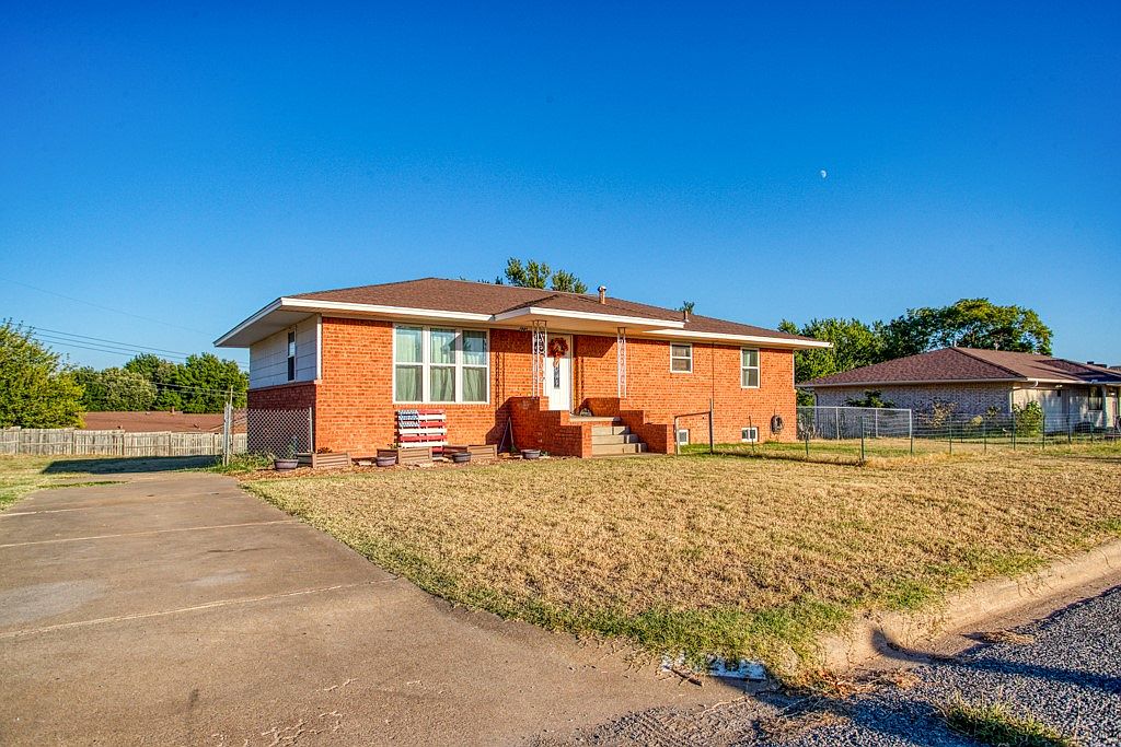 828 Mimosa Dr, Watonga, OK 73772 Zillow