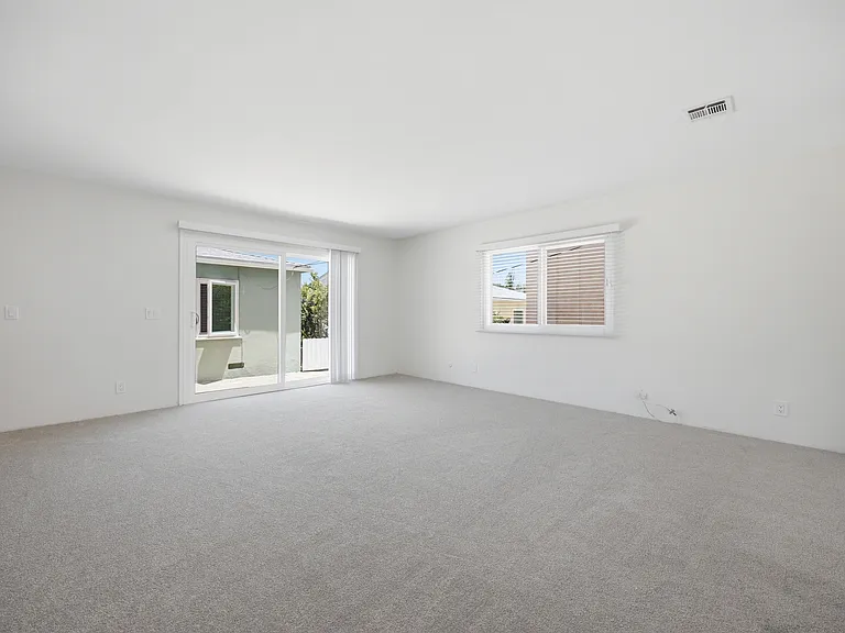4339 Mentone St — Photo 11