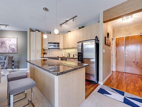 3rd image of 560 Raven Woods Dr #512