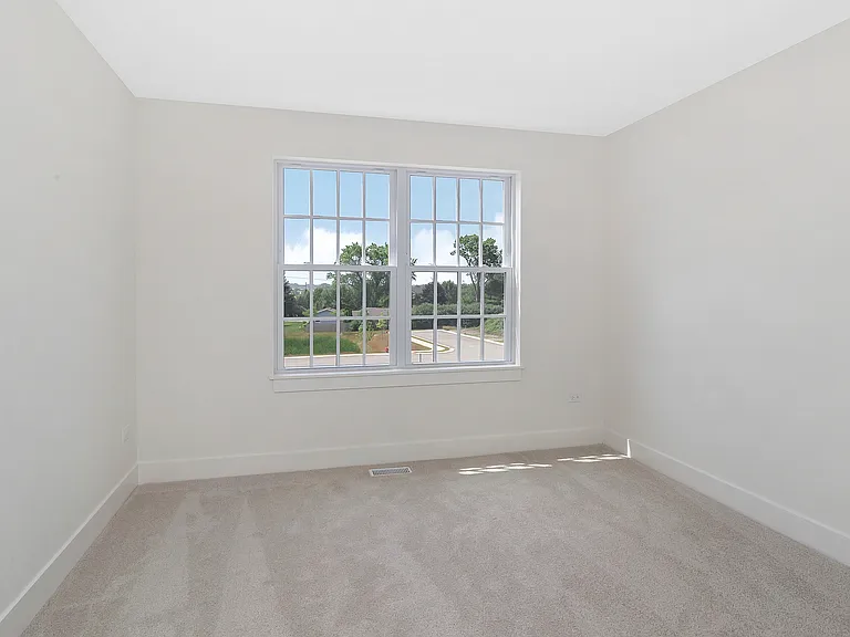 724 Derby Ln — Photo 18