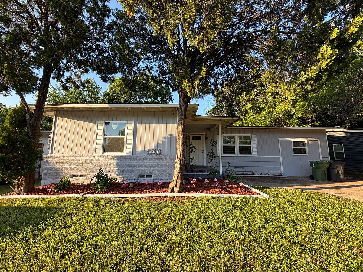 Building Photo - 2016 Huntington Dr