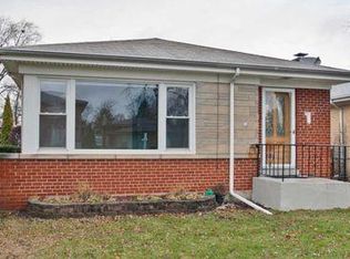 3830 Dobson St, Skokie, IL 60076