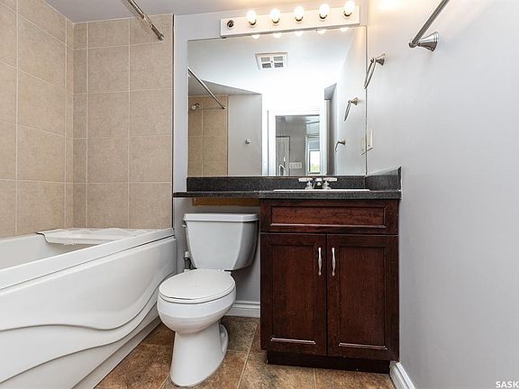 3rd image of 111 Saint Lawrence Cres #6