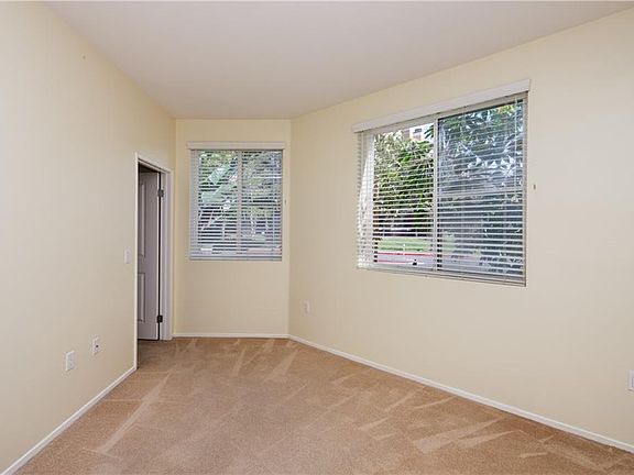 4th image of 620 W Hyde Park Blvd