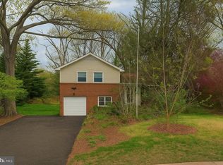 239 Old Court House Rd NE, Vienna, VA 22180