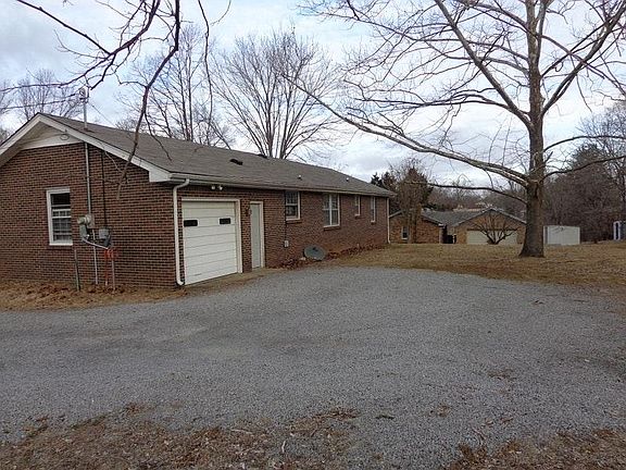 3rd image of 121 Ledbetter Ln