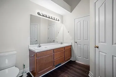 1143 S Elmwood Ave — Photo 17