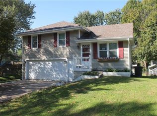 6102 Shetland Ln, Country Club, MO 64506