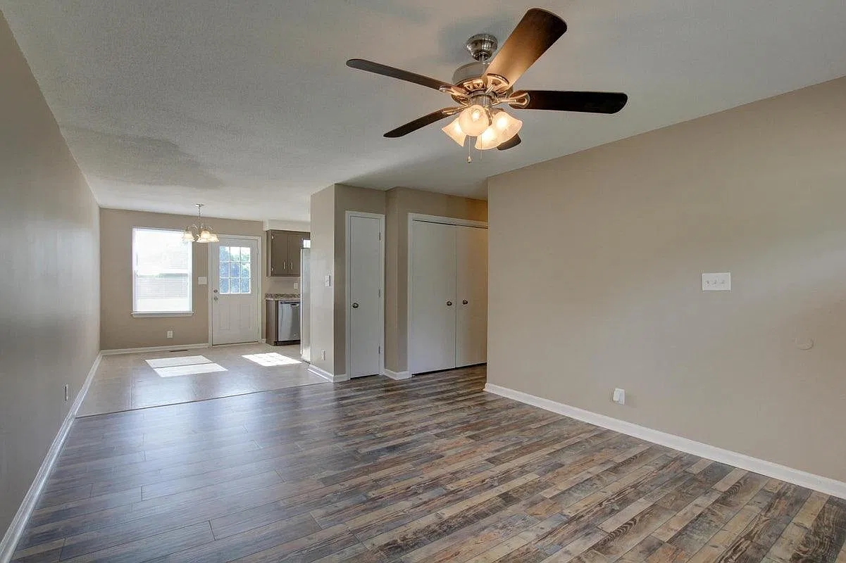 386 Donna Dr — Photo 3