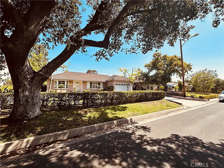 2845 Sheffield Rd — Photo 2