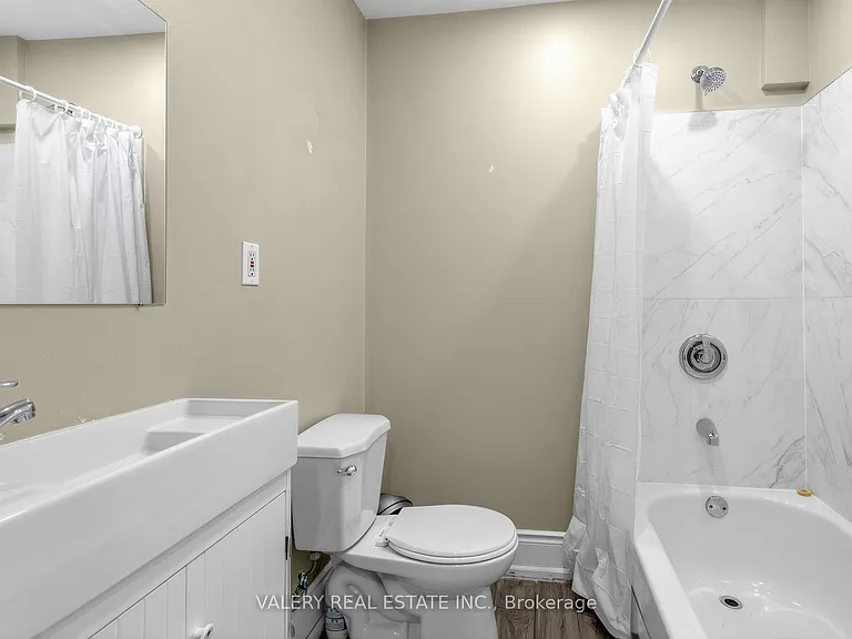 133 Meadowvale Dr #LOWER — Photo 15