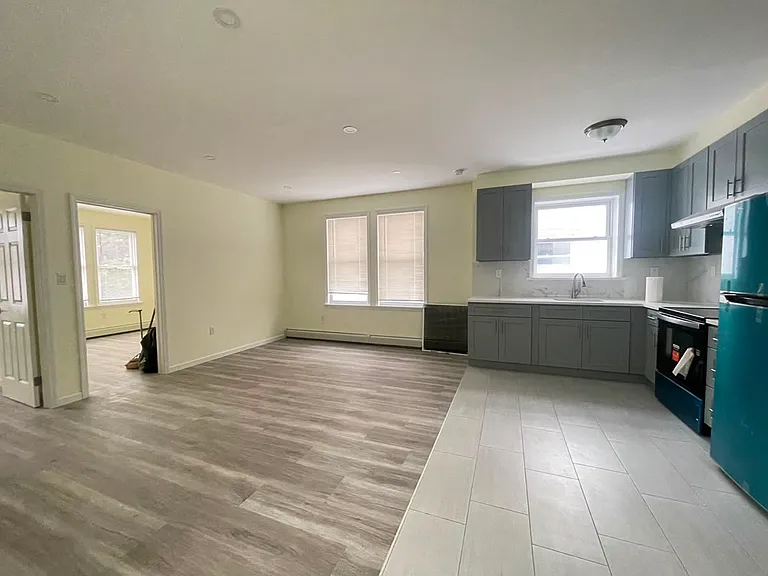 125 Bay 8 St #2A — Photo 7