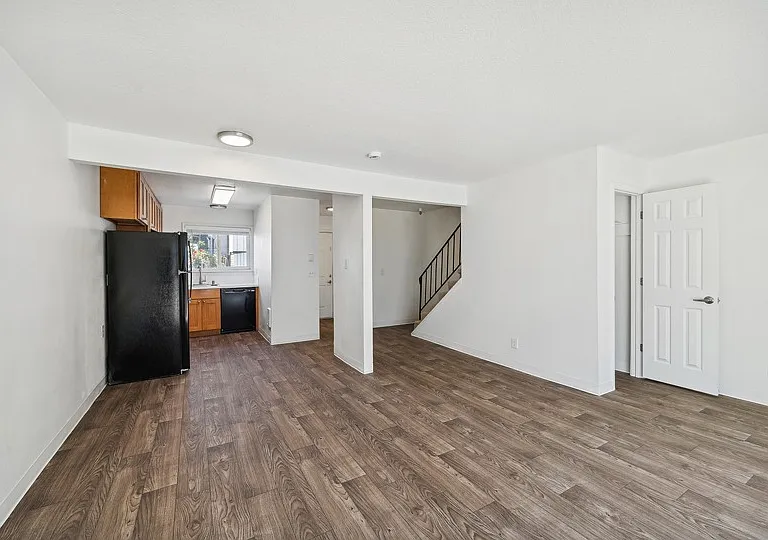 Alturas Vose Townhomes — Photo 22