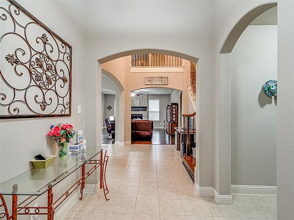 3rd image of 3618 Hyde Park Dr