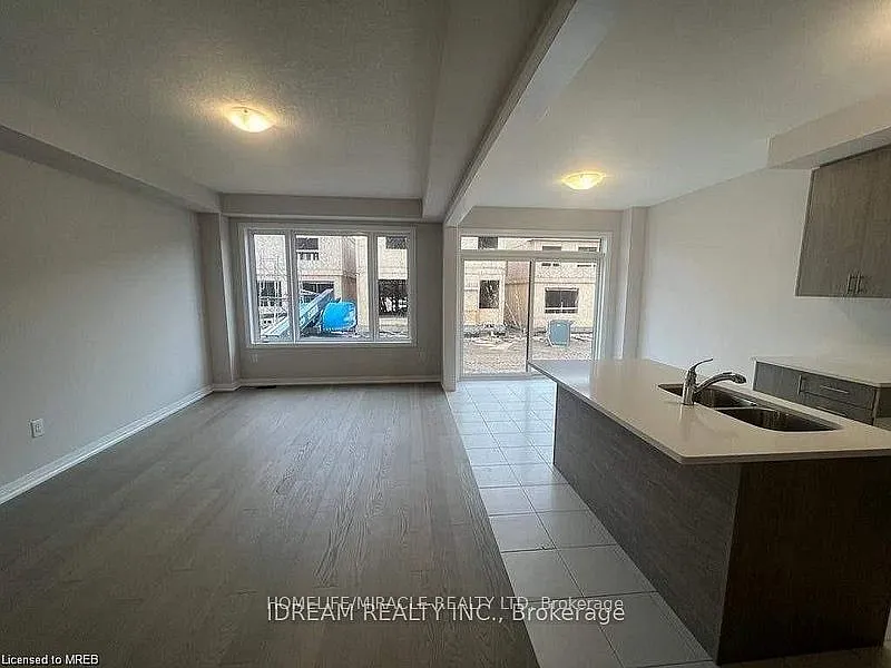 4 bed, $2,800 — Photo 2
