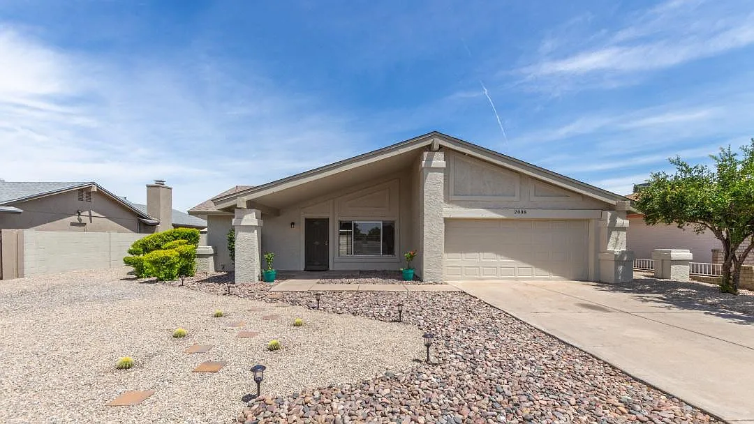 Tempe 3-Bedroom — Photo 1