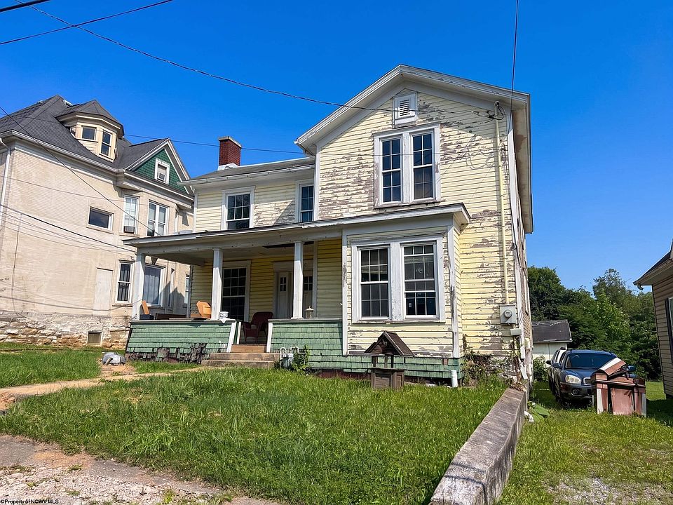 1st image of 823 4th St