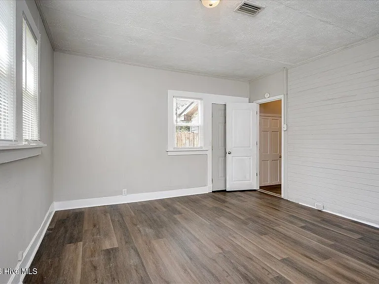 1736 Fenwick St — Photo 9