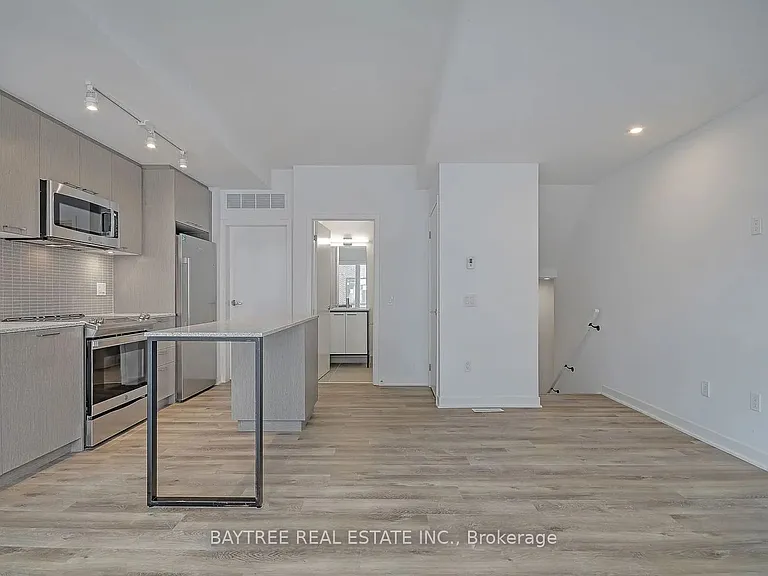 30 Ed Clark Gdns #Townhouse 4 — Photo 3