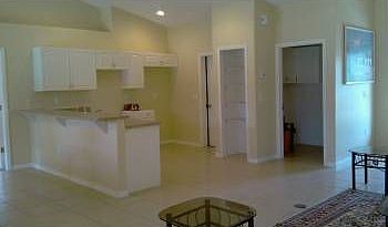 4th image of 1402 Rush Ave