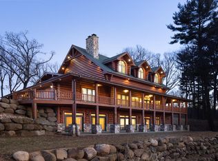 W10206 Schiefelbein Rd, Poynette, WI 53955