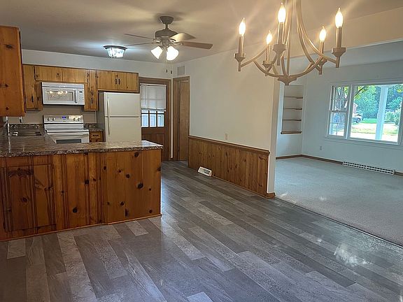 3rd image of 110 W View St